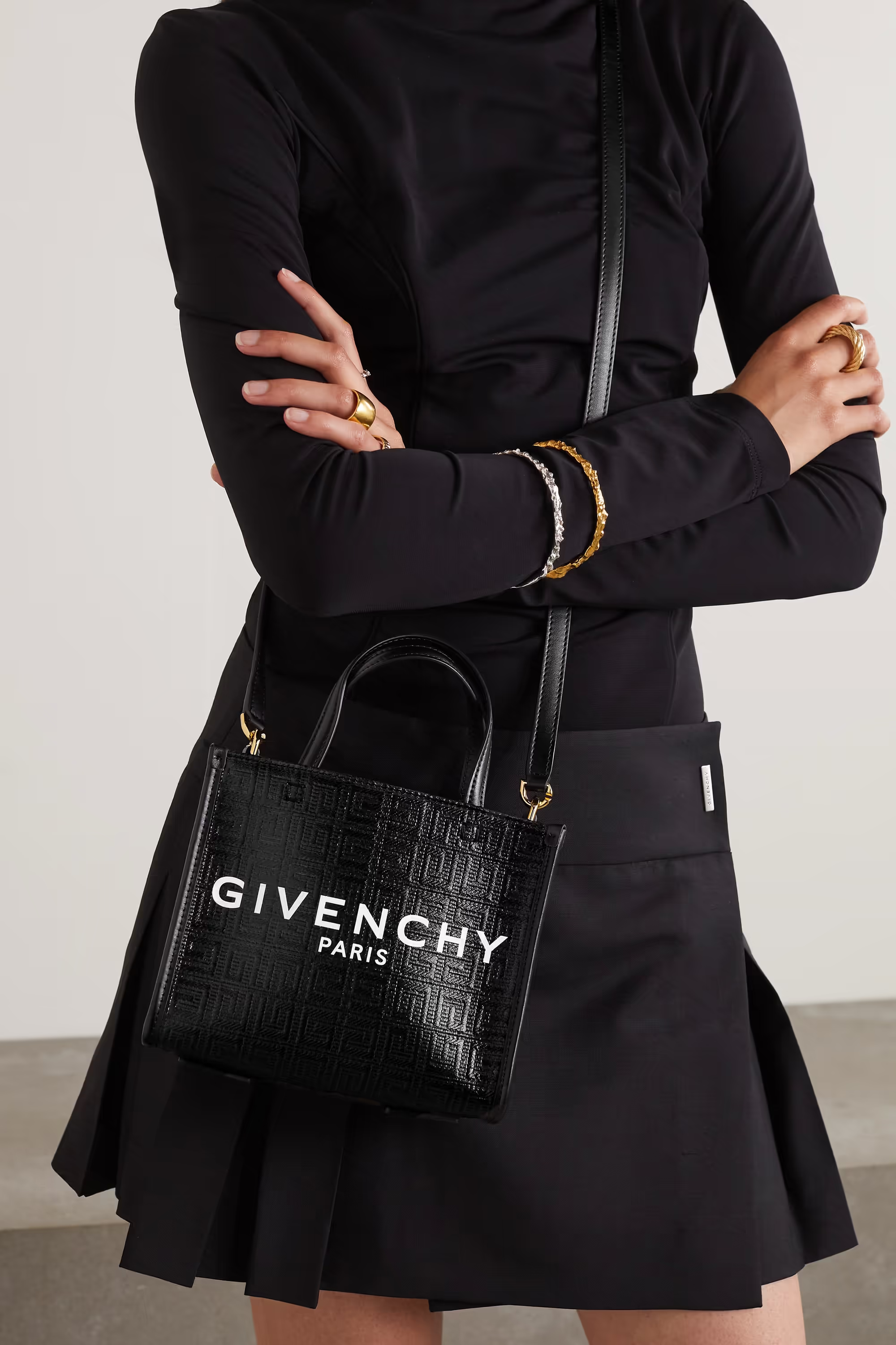 Givenchy Mini G Tote Shopping Bag in Canvas: A Detailed Review of Elegance and Functionality