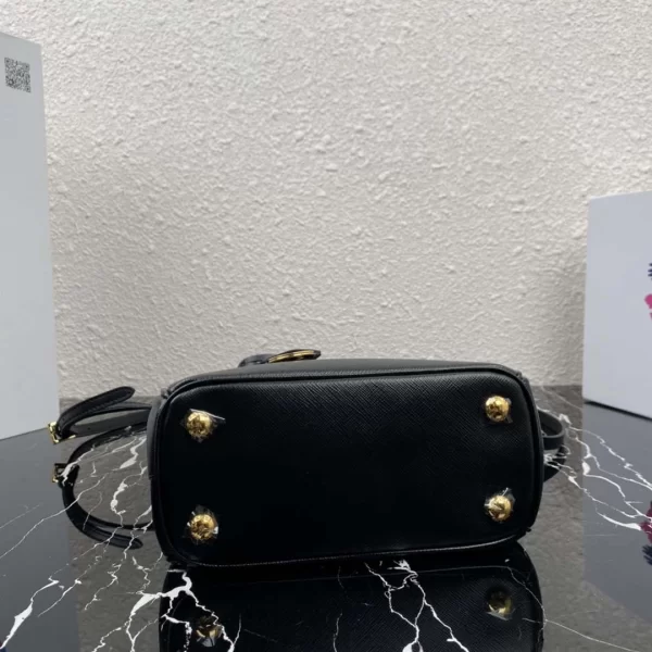 prada-1ba906-prada-galleria-saffiano-leather-mini-bag-black-005-luxibags.ru_-600x600-1.webp